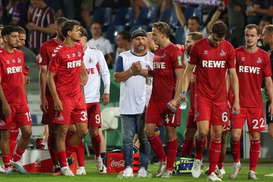 他沿边线大 他沿边线大